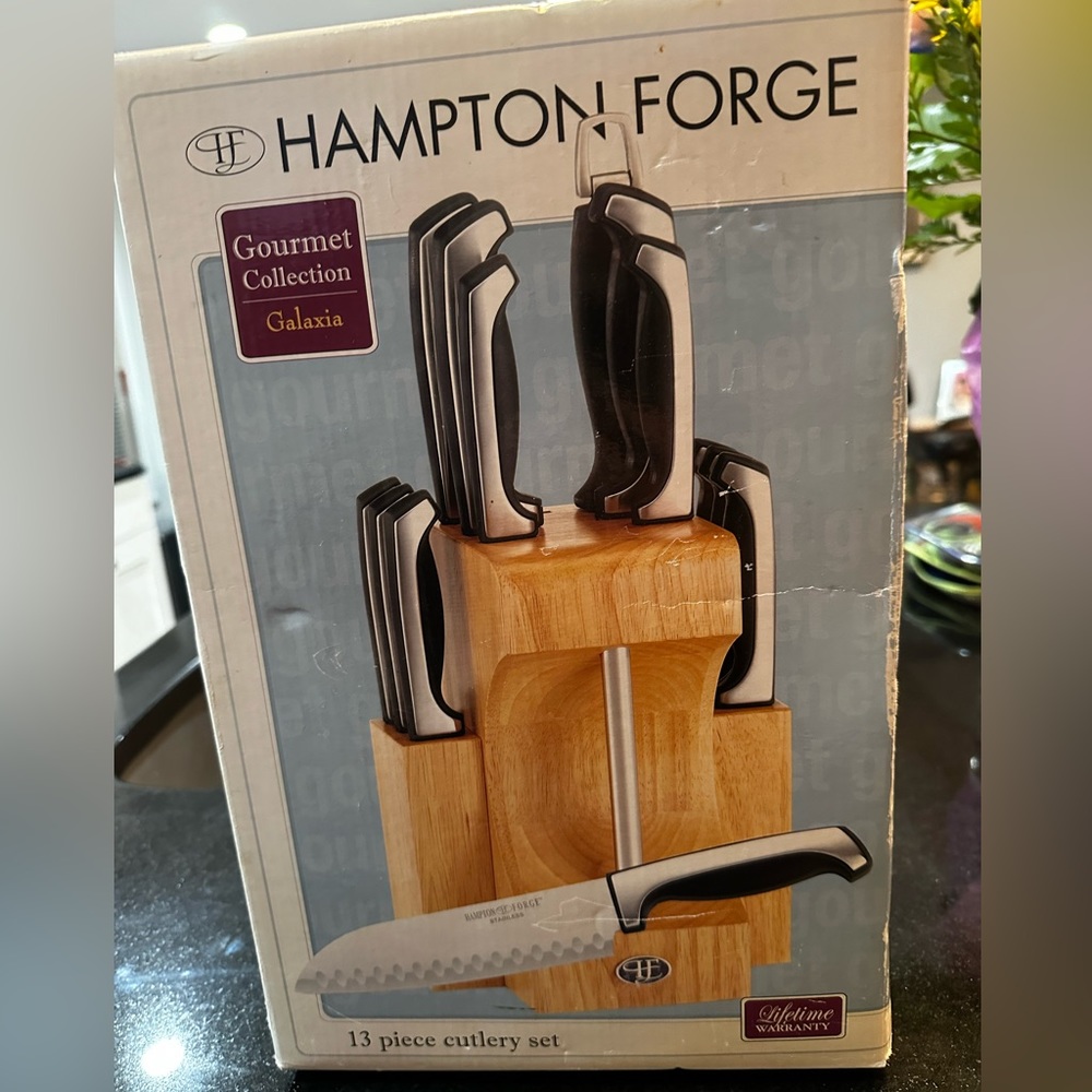 Hampton forge culinary set